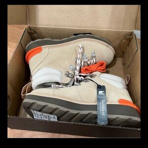 Hi-Line Hiking Boot (Women)
SOREL